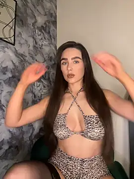 Snapshot of EmmaRosalie chatting on February 15, 2025, 8:23 pm EmmaRosalie online show from February 15, 2025, 8:23 pm