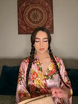 Snapshot of EmmaRosalie chatting on February 22, 2025, 9:26 pm EmmaRosalie online show from February 22, 2025, 9:26 pm