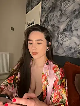 Snapshot of EmmaRosalie chatting on February 8, 2025, 1:00 am EmmaRosalie online show from February 8, 2025, 1:00 am