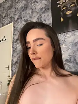 Snapshot of EmmaRosalie chatting on February 5, 2025, 11:39 pm EmmaRosalie online show from February 5, 2025, 11:39 pm