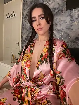 Snapshot of EmmaRosalie chatting on February 23, 2025, 3:35 am EmmaRosalie online show from February 23, 2025, 3:35 am