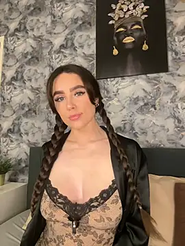 Snapshot of EmmaRosalie chatting on February 24, 2025, 8:25 pm EmmaRosalie online show from February 24, 2025, 8:25 pm