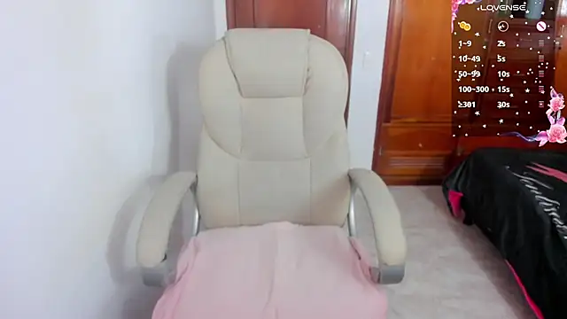 Maavca  online show from November 14, 2025, 8:01 pm