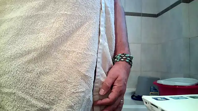 Snapshot of Kalia_Cross chatting on October 10, 2025, 1:34 pm Kalia Cross online show from October 10, 2025, 1:34 pm