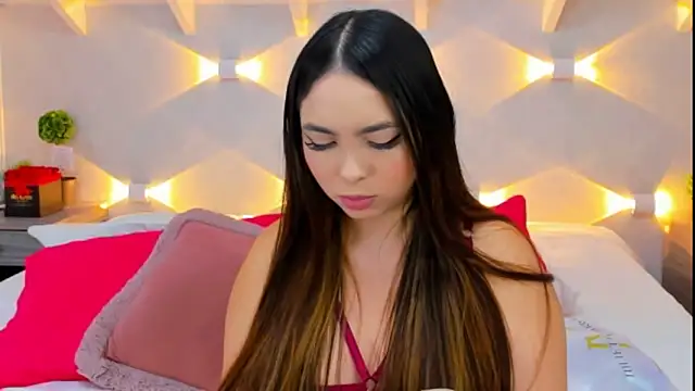 ChloeHarris online show from December 3, 2024, 7:38 am