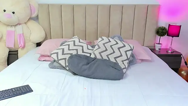 Snapshot of HannaRousse_ chatting on September 29, 2025, 8:25 pm HannaRousse  online show from September 29, 2025, 8:25 pm