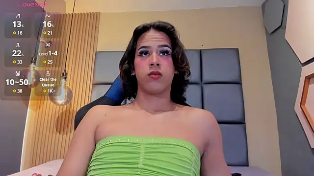 HOTTY RED  online show from February 12, 2025, 6:09 pm