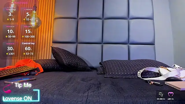 Snapshot of HOTTY_RED_ chatting on October 2, 2025, 11:52 pm HOTTY RED online show from October 2, 2025, 11:52 pm