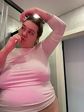 Snapshot of SuzieMurray chatting on February 4, 2026, 7:25 am SuzieMurray online show from February 4, 2026, 7:25 am