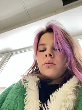 SuzieMurray online show from February 12, 2025, 8:27 am