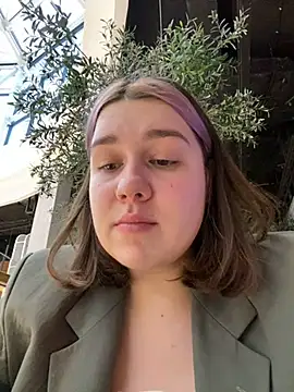 SuzieMurray online show from January 22, 2025, 11:23 am