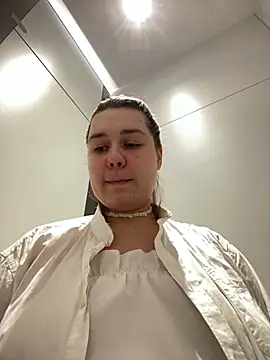 SuzieMurray online show from March 18, 2025, 11:22 am