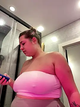 SuzieMurray online show from September 28, 2025, 10:44 am