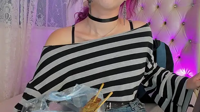 Snapshot of AlexaFoxy18 chatting on September 25, 2025, 6:41 am AlexaFoxy18 online show from September 25, 2025, 6:41 am