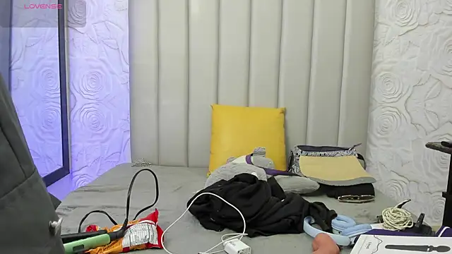 AlexaFoxy18 online show from April 21, 2026, 5:14 am