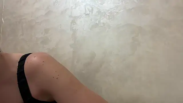 CaitlinaJayne23 online show from November 3, 2025, 4:32 pm