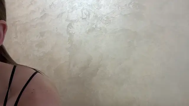 CaitlinaJayne23 online show from April 5, 2026, 3:57 am