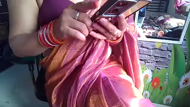 Snapshot of sexy-honey09 chatting on January 18, 2026, 8:29 am sexy-honey09 online show from January 18, 2026, 8:29 am