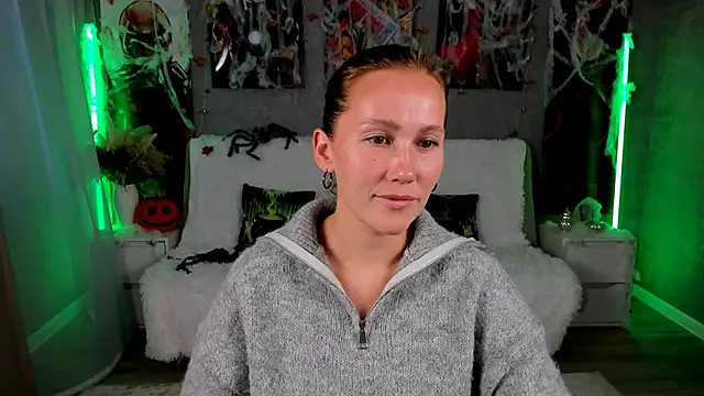 MichelleOrtis online show from October 31, 2025, 12:46 pm