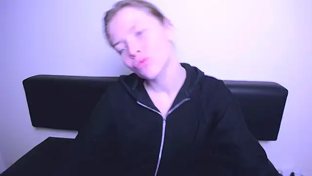 Snapshot of MissOliviaa_ chatting on February 4, 2025, 1:48 pm MissOliviaa online show from February 4, 2025, 1:48 pm