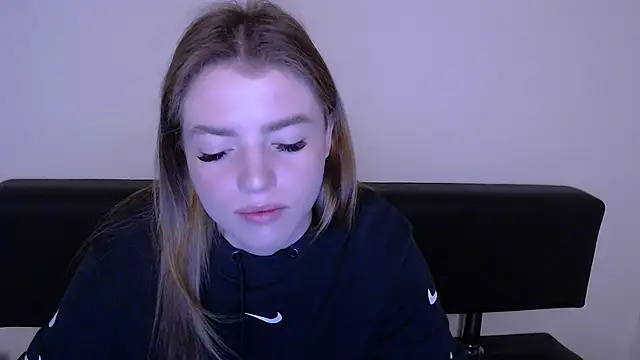 Snapshot of MissOliviaa_ chatting on March 6, 2025, 8:41 am MissOliviaa online show from March 6, 2025, 8:41 am