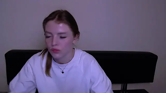 Snapshot of MissOliviaa_ chatting on March 5, 2025, 12:44 pm MissOliviaa online show from March 5, 2025, 12:44 pm