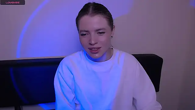 Snapshot of MissOliviaa_ chatting on November 1, 2025, 8:30 am MissOliviaa online show from November 1, 2025, 8:30 am