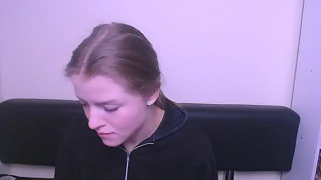 Snapshot of MissOliviaa_ chatting on February 3, 2025, 7:51 am MissOliviaa online show from February 3, 2025, 7:51 am