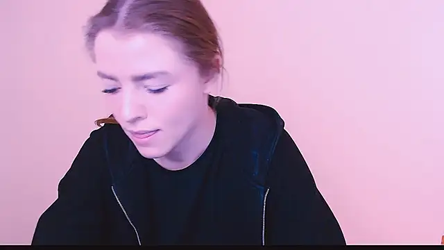 Snapshot of MissOliviaa_ chatting on February 10, 2025, 11:25 am MissOliviaa online show from February 10, 2025, 11:25 am