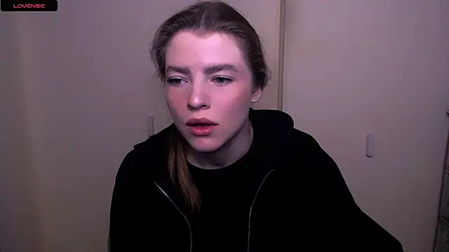 Snapshot of MissOliviaa_ chatting on February 22, 2025, 9:01 am MissOliviaa online show from February 22, 2025, 9:01 am