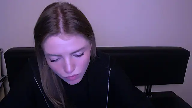 Snapshot of MissOliviaa_ chatting on February 20, 2025, 10:15 pm MissOliviaa online show from February 20, 2025, 10:15 pm