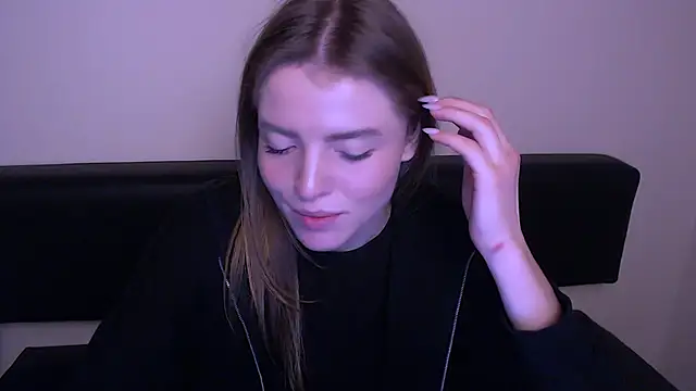 Snapshot of MissOliviaa_ chatting on February 21, 2025, 1:33 am MissOliviaa online show from February 21, 2025, 1:33 am