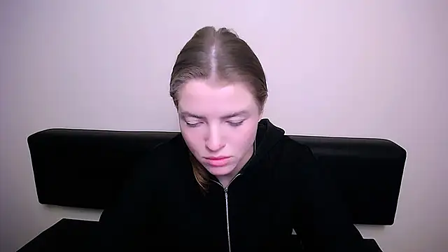 Snapshot of MissOliviaa_ chatting on January 31, 2025, 8:43 am MissOliviaa online show from January 31, 2025, 8:43 am