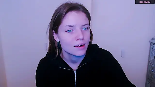 Snapshot of MissOliviaa_ chatting on February 1, 2025, 12:37 pm MissOliviaa online show from February 1, 2025, 12:37 pm