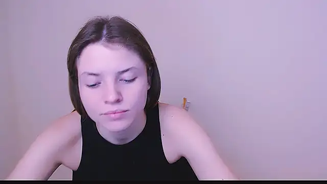 Snapshot of MissOliviaa_ chatting on February 7, 2025, 4:14 pm MissOliviaa online show from February 7, 2025, 4:14 pm