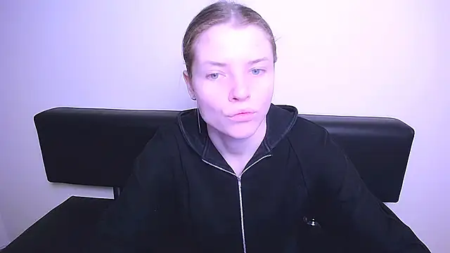 Snapshot of MissOliviaa_ chatting on February 4, 2025, 9:49 am MissOliviaa online show from February 4, 2025, 9:49 am