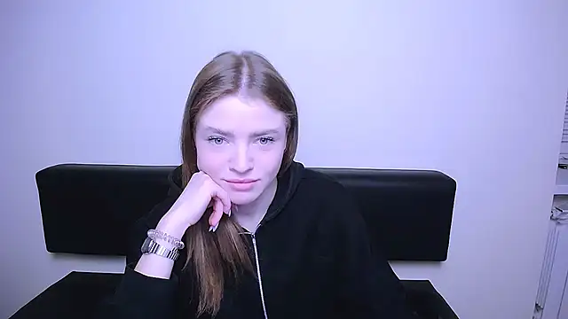 Snapshot of MissOliviaa_ chatting on February 18, 2025, 8:38 am MissOliviaa online show from February 18, 2025, 8:38 am