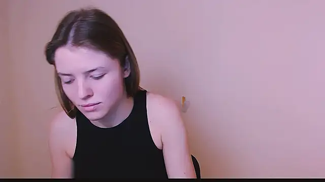 Snapshot of MissOliviaa_ chatting on February 7, 2025, 12:39 pm MissOliviaa online show from February 7, 2025, 12:39 pm