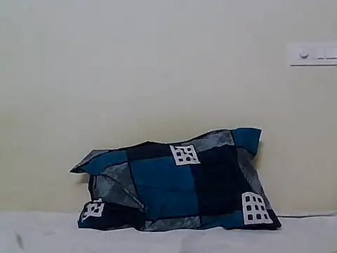 nick05inch online show from October 12, 2025, 12:28 pm