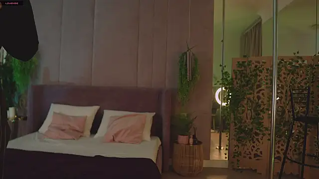 Smiley Mia online show from November 20, 2025, 5:08 am