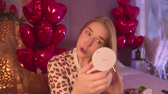 Smiley Mia online show from February 21, 2026, 5:09 am