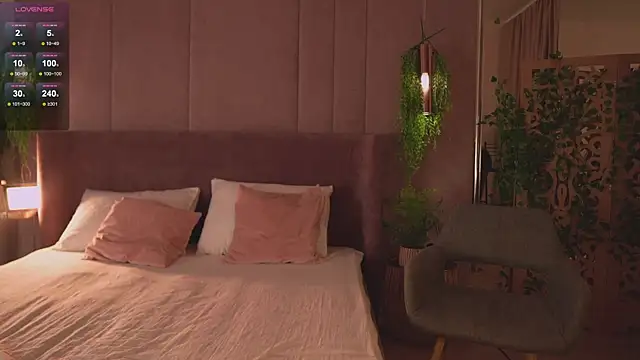 Smiley Mia online show from November 24, 2025, 5:18 am