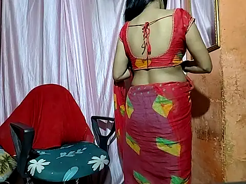 poojaxxx65 online show from September 19, 2025, 11:42 pm