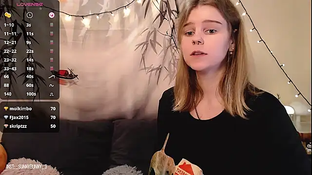 Snapshot of Moona_xx chatting on December 27, 2024, 5:42 am Moona xx online show from December 27, 2024, 5:42 am