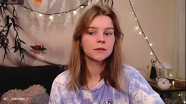 Snapshot of Moona_xx chatting on December 14, 2024, 9:45 pm Moona xx online show from December 14, 2024, 9:45 pm