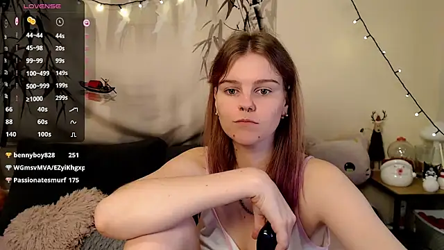 Snapshot of Moona_xx chatting on January 4, 2025, 2:35 am Moona xx online show from January 4, 2025, 2:35 am