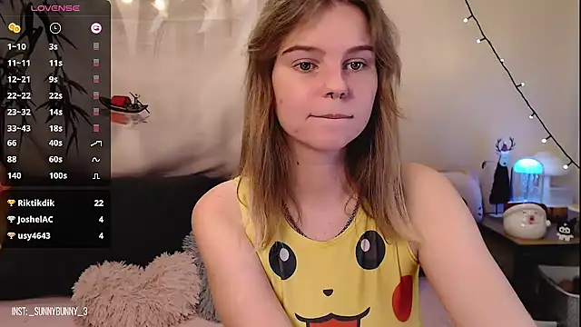 Snapshot of Moona_xx chatting on December 26, 2024, 11:35 pm Moona xx online show from December 26, 2024, 11:35 pm