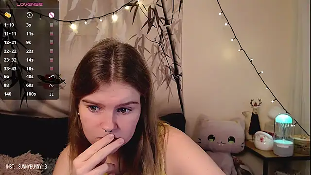 Snapshot of Moona_xx chatting on December 17, 2024, 9:05 pm Moona xx online show from December 17, 2024, 9:05 pm