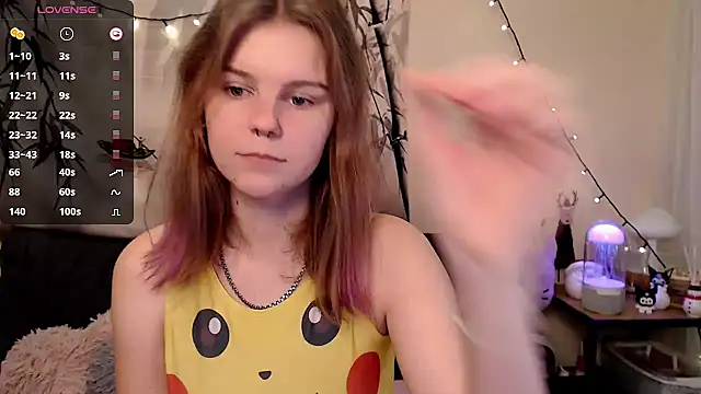 Snapshot of Moona_xx chatting on January 7, 2025, 8:42 pm Moona xx online show from January 7, 2025, 8:42 pm