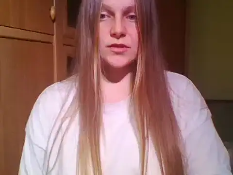 Evasapples online show from February 4, 2025, 9:20 pm